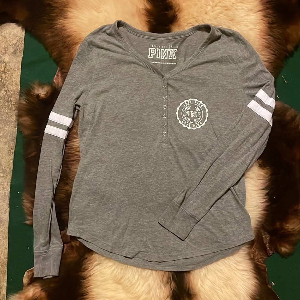 PINK Victoria’s Secret Gray Long Sleeve Sleep‎ Shirt